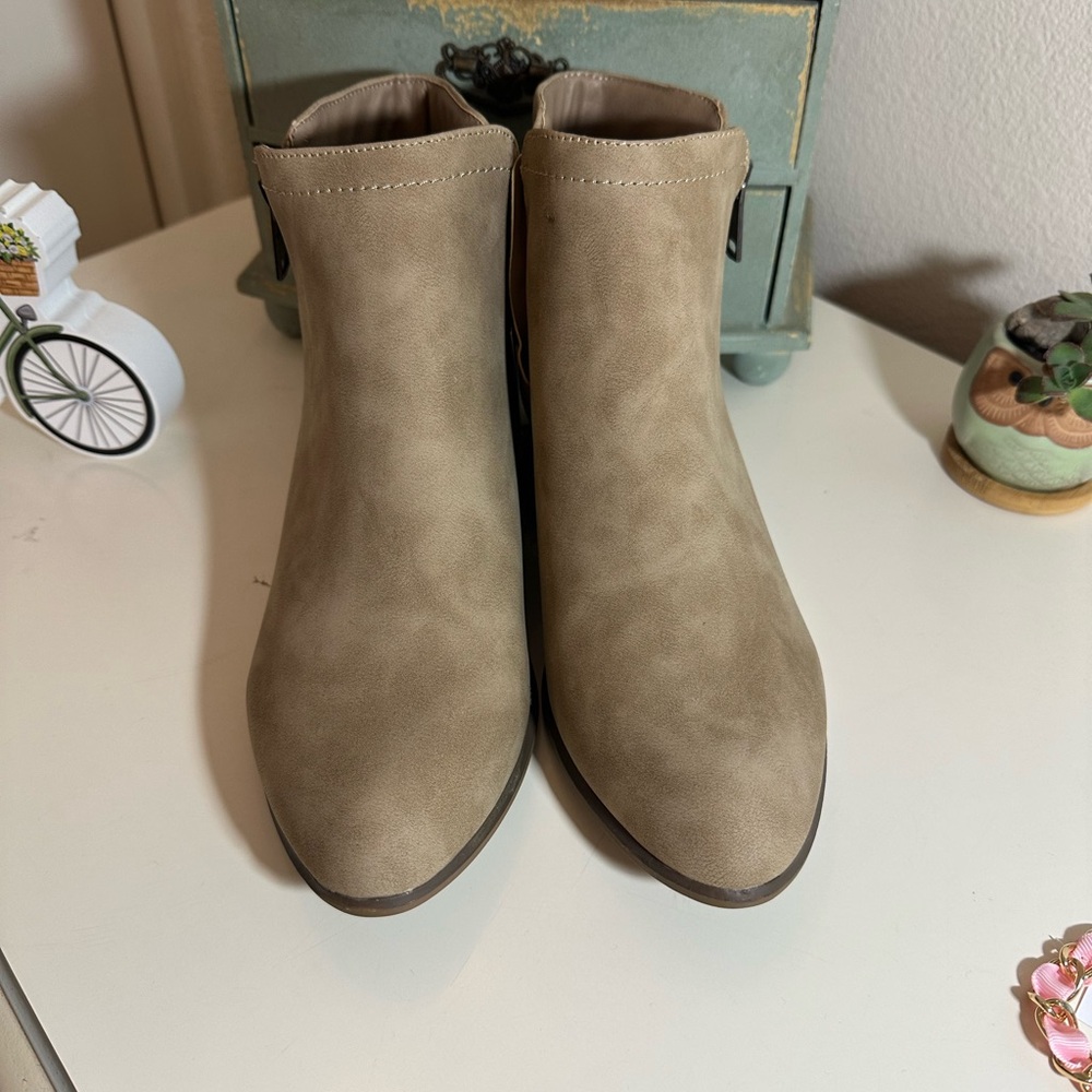 UNIONBAY Women's Tan Ankle Booties - Picture 3 of 5